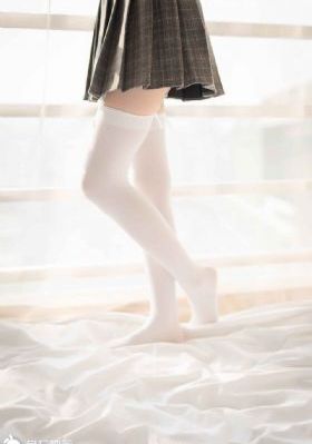 美女脱完单内衣的图片_HD在线播放观看